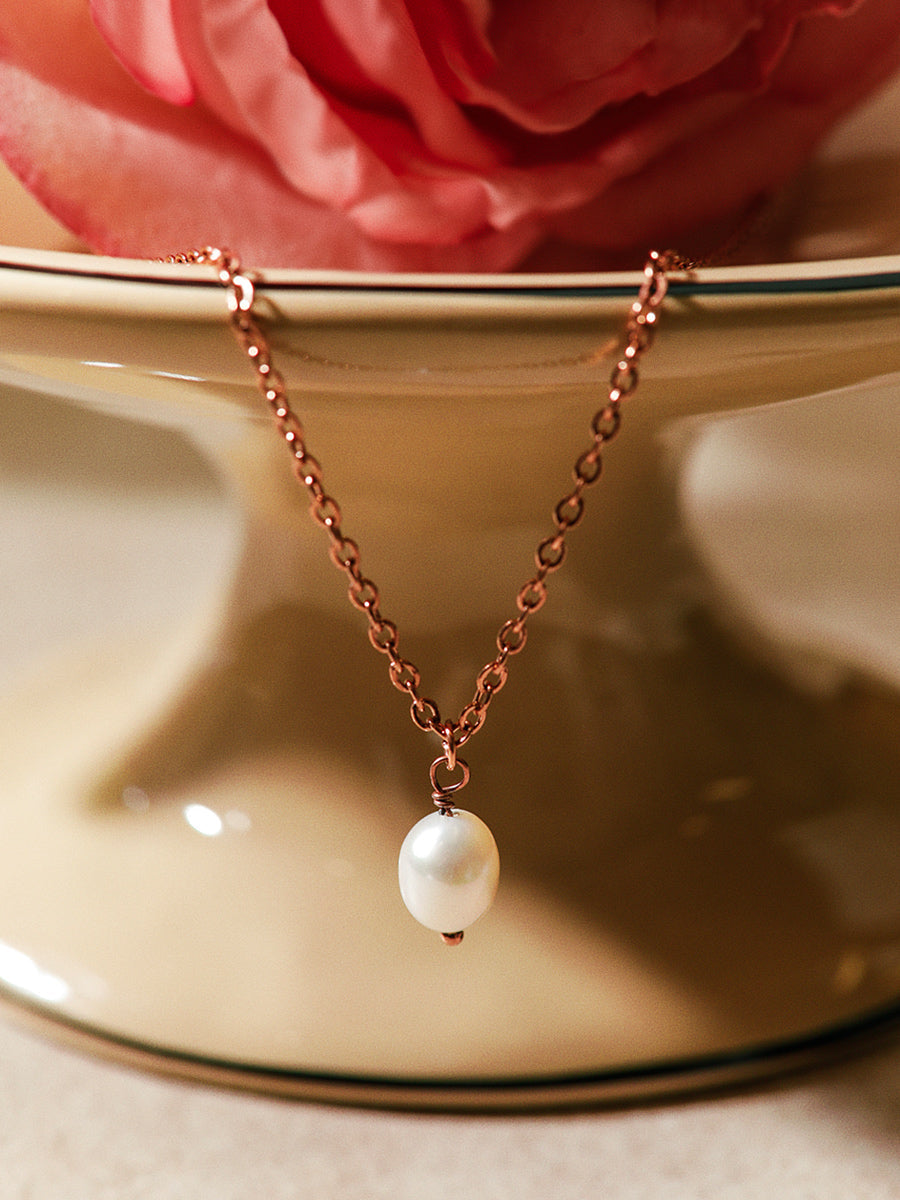 Collar Fino con Perla Colgante
