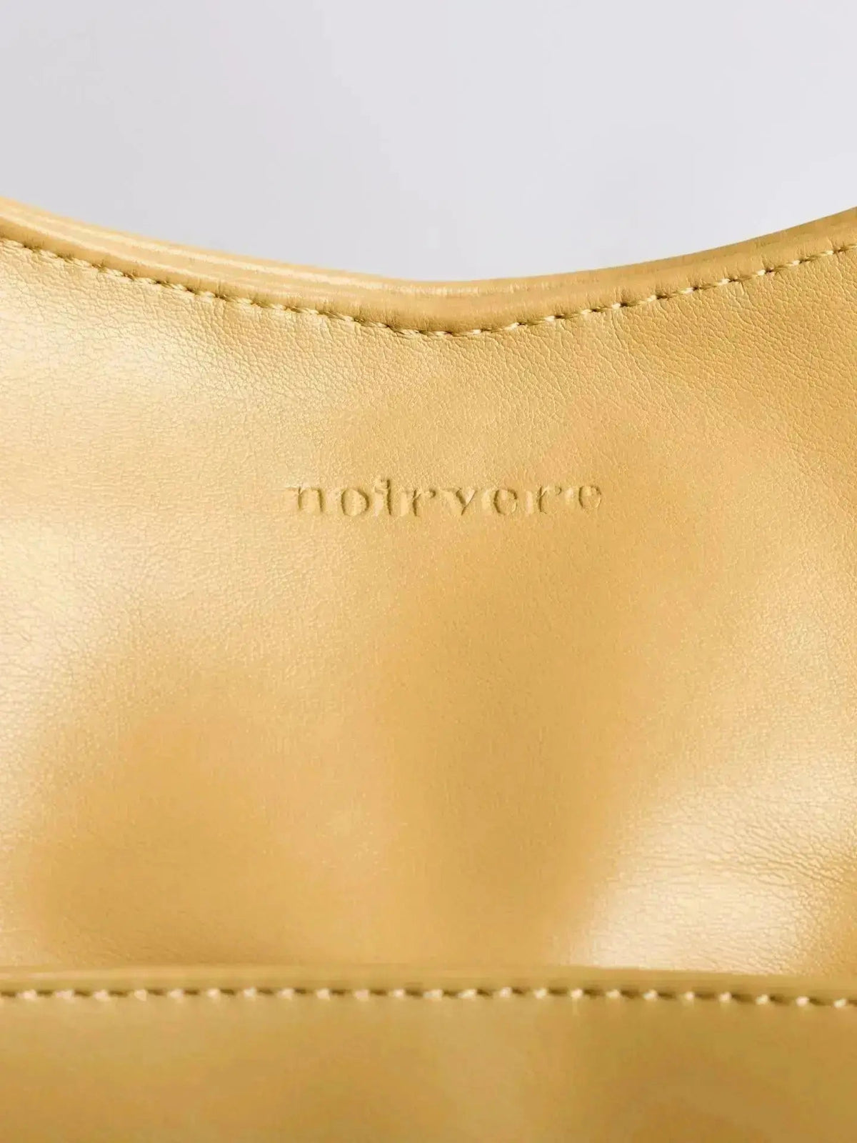 Noir Essence | Bolso de Piel Vegana Sofisticado Mujer