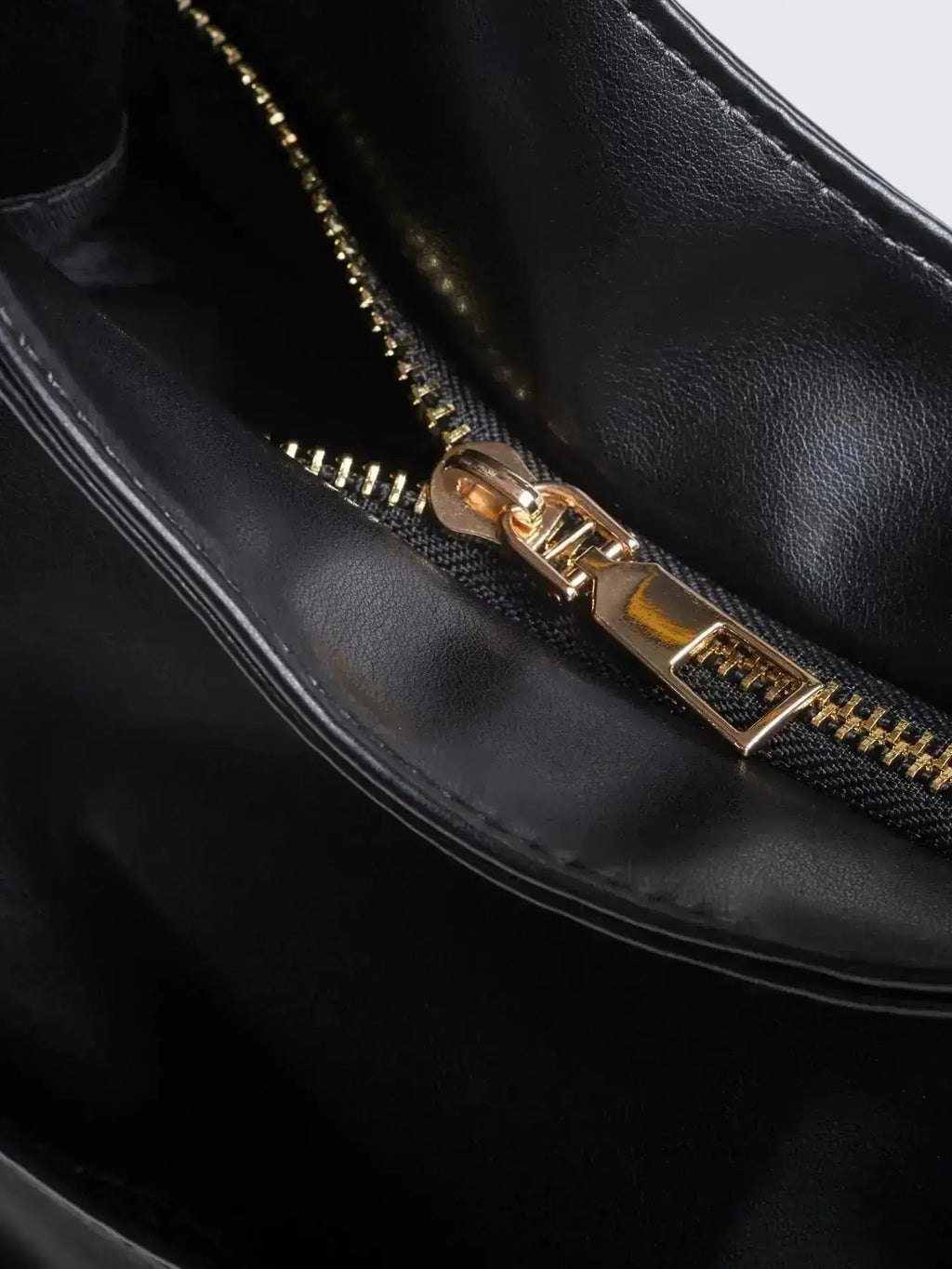 Noir Essence | Bolso de Piel Vegana Sofisticado Mujer
