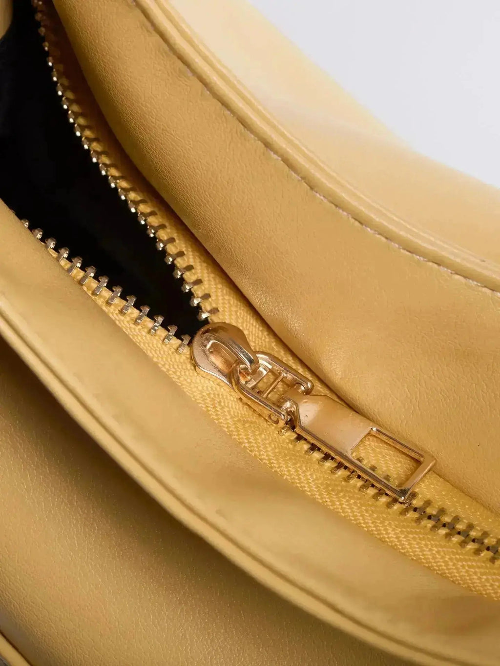 Noir Essence | Bolso de Piel Vegana Sofisticado Mujer