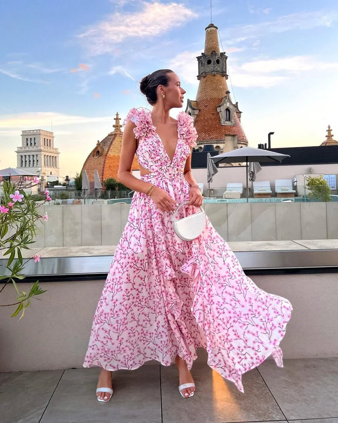 Vestido Largo de Invitada Estampado Floral con Escote V y Volantes