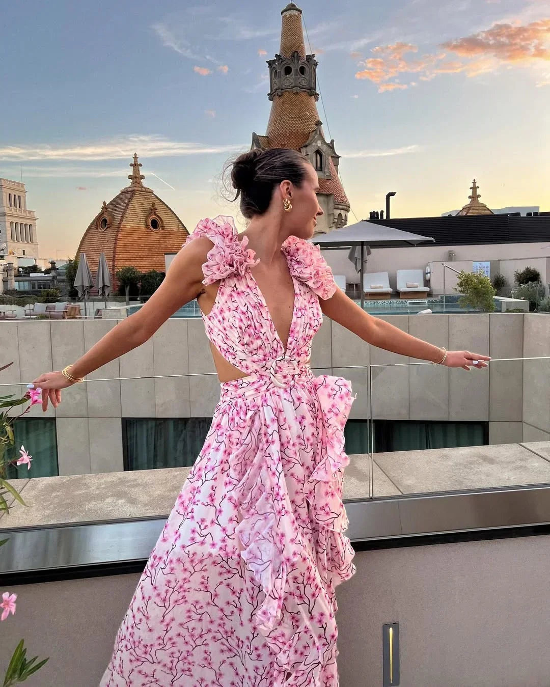 Vestido Largo de Invitada Estampado Floral con Escote V y Volantes