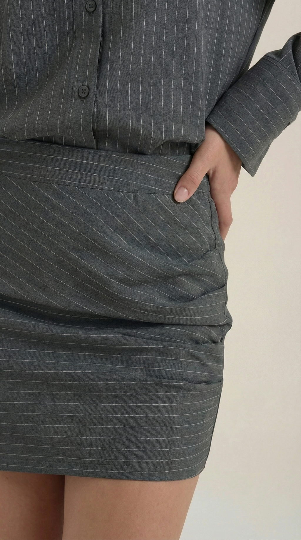 Sofía | Conjunto Camisa y Falda de Rayas Mujer