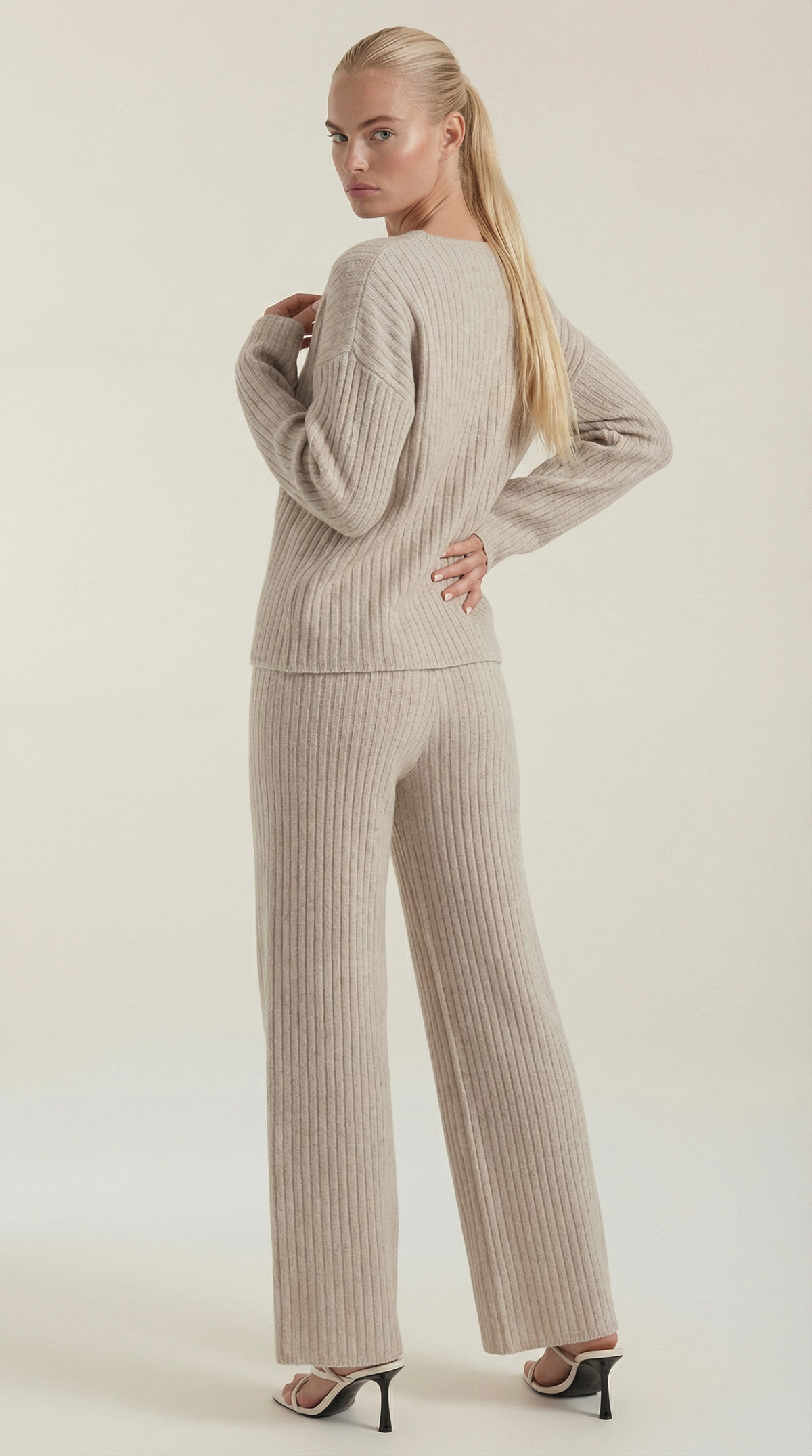 Bea | Conjunto de Punto Acanalado con Escote en V Mujer