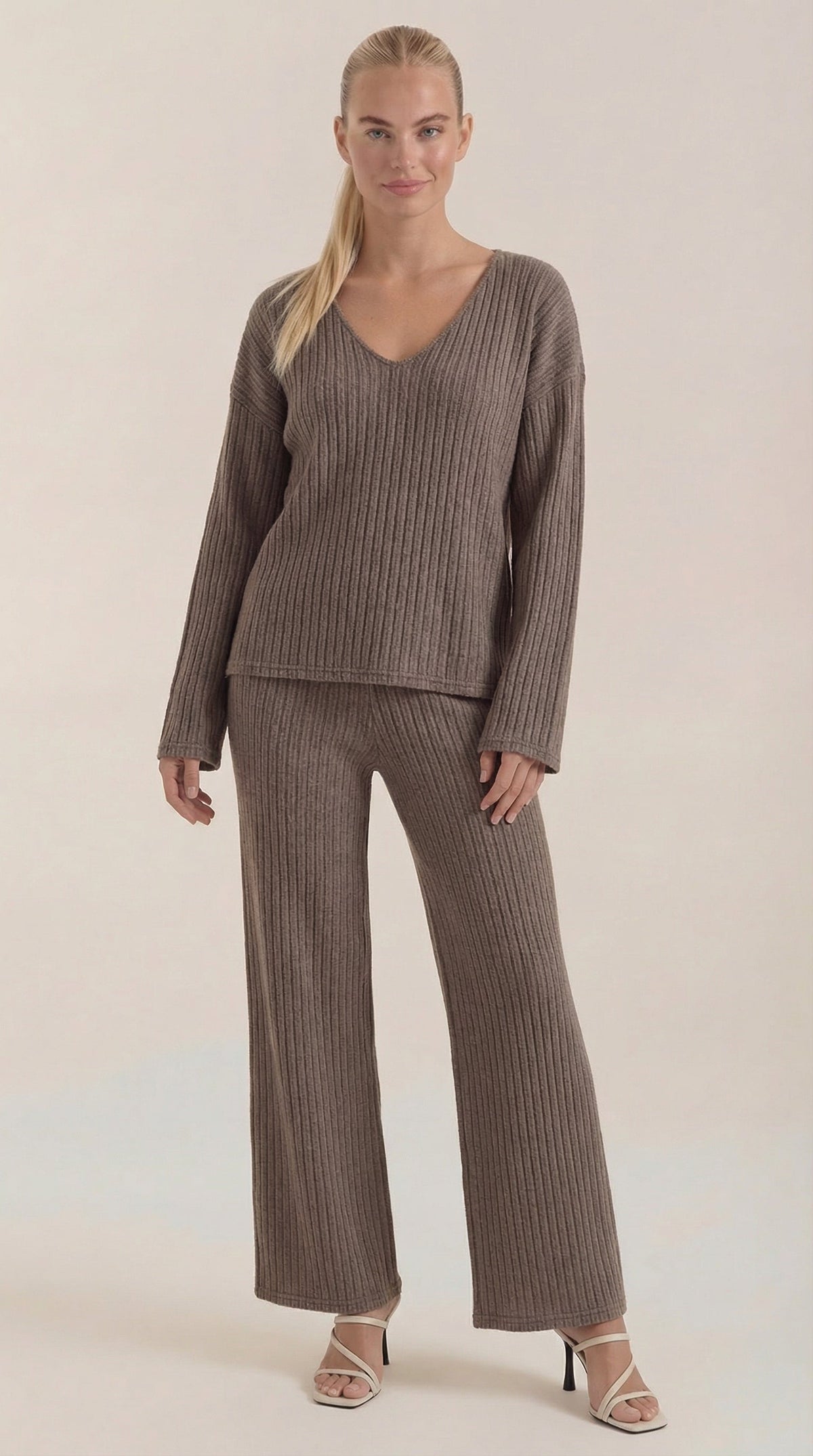Bea | Conjunto de Punto Acanalado con Escote en V Mujer