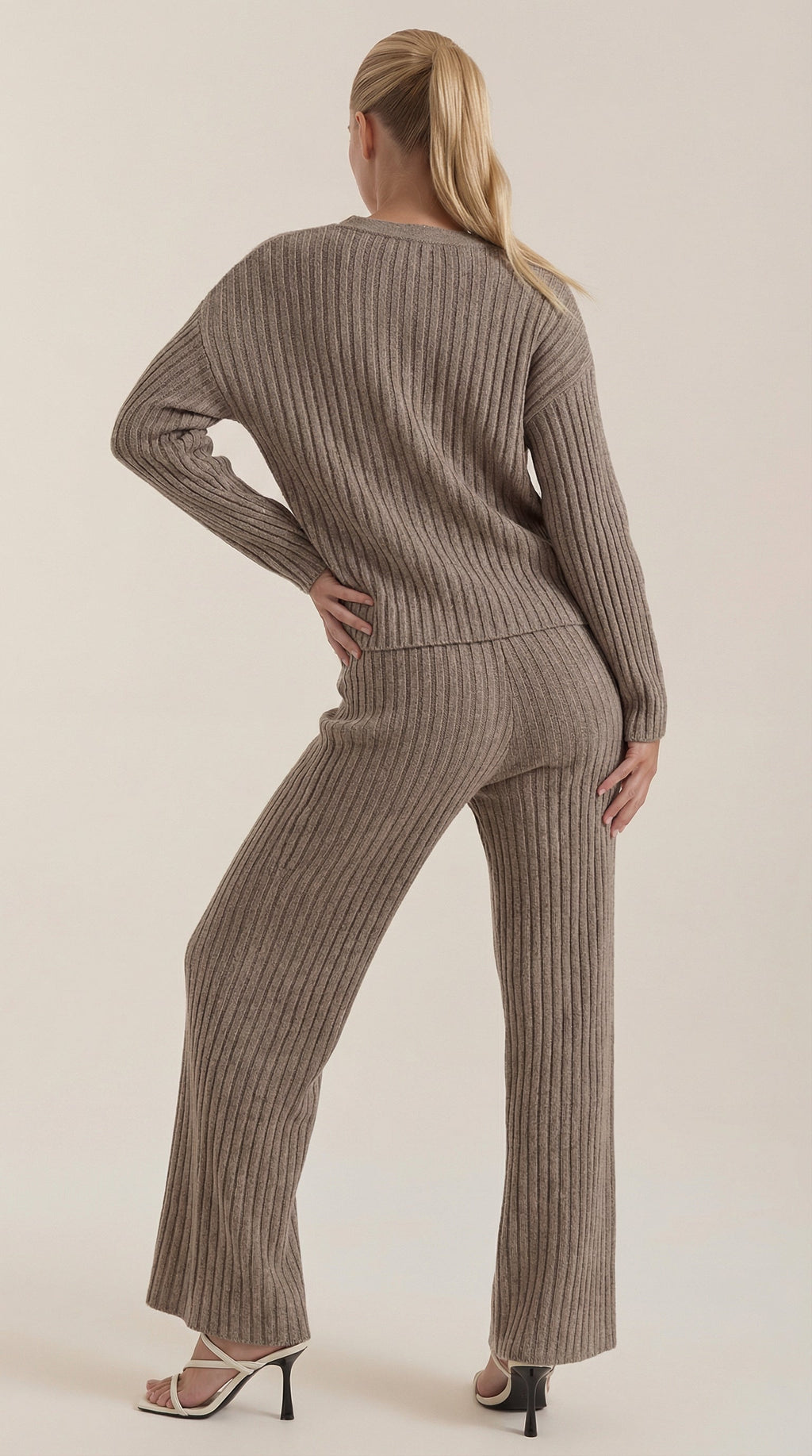 Bea | Conjunto de Punto Acanalado con Escote en V Mujer