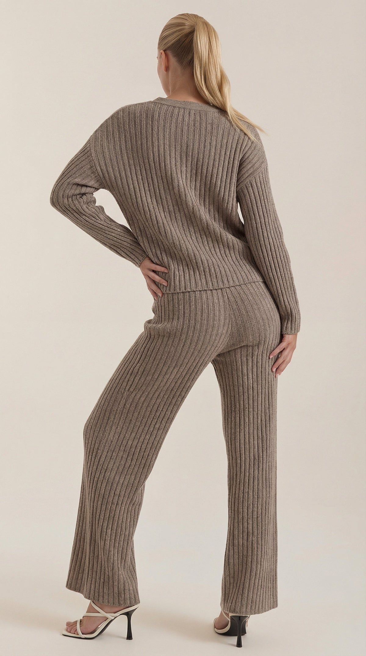 Bea | Conjunto de Punto Acanalado con Escote en V Mujer