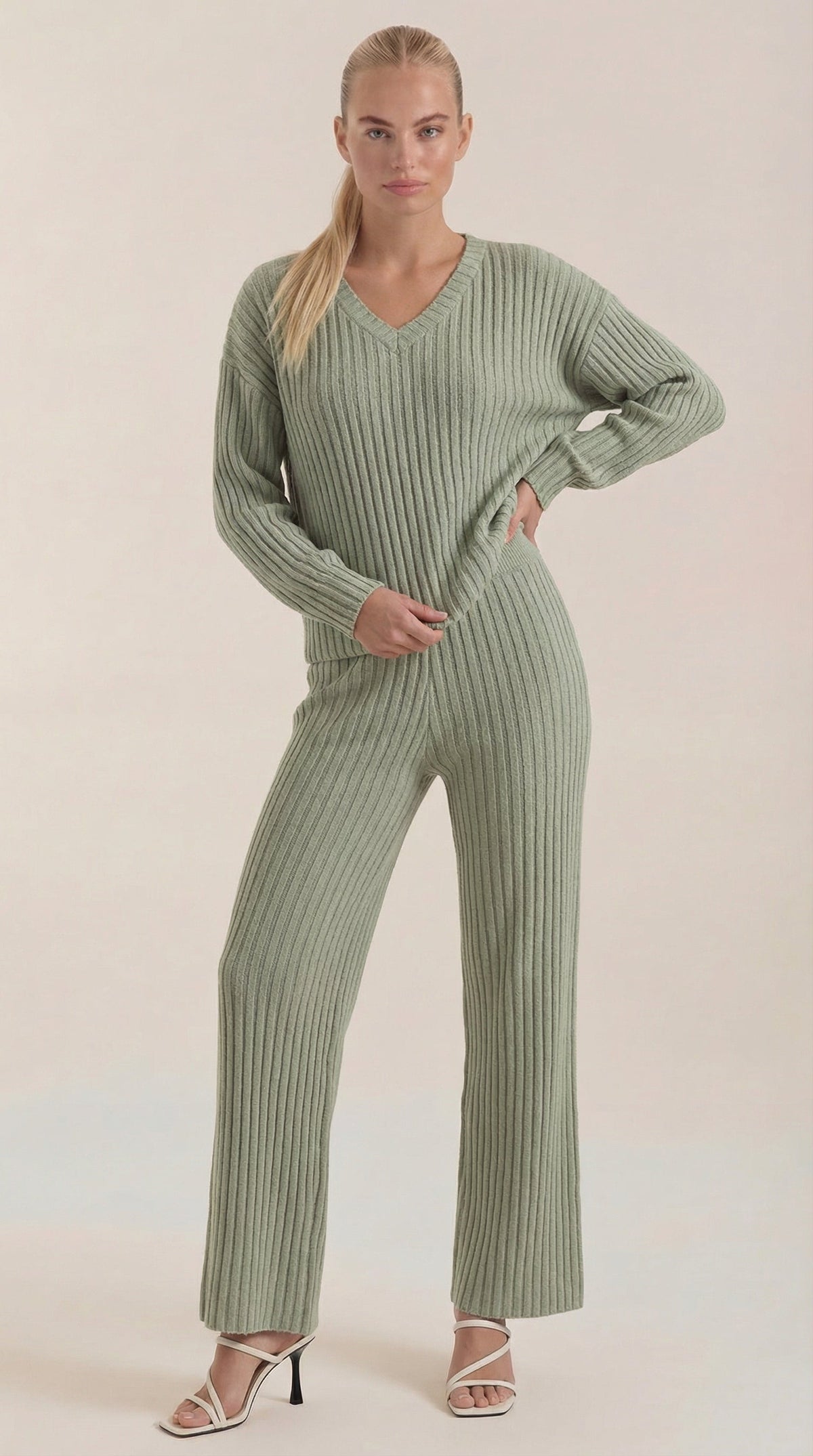 Bea | Conjunto de Punto Acanalado con Escote en V Mujer
