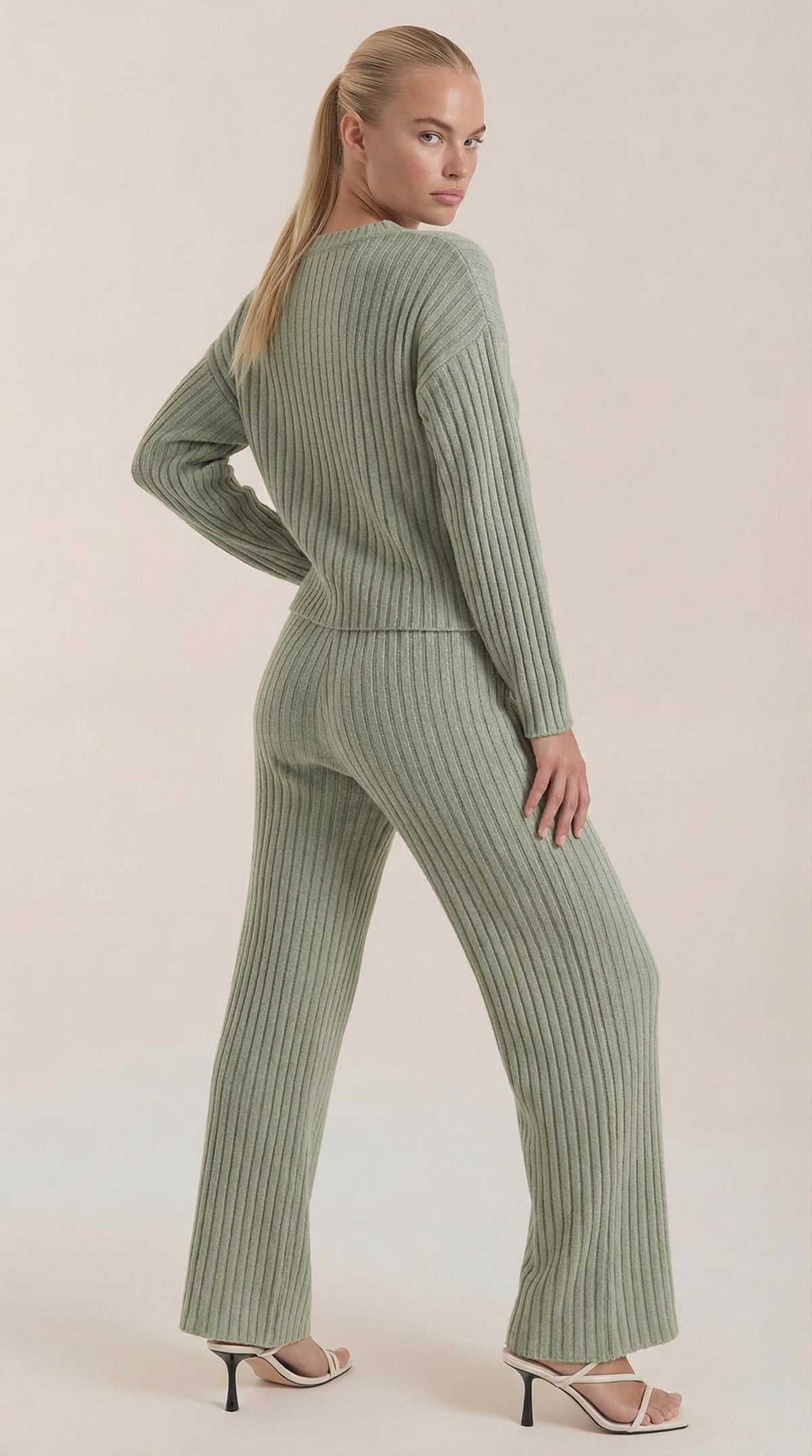 Bea | Conjunto de Punto Acanalado con Escote en V Mujer