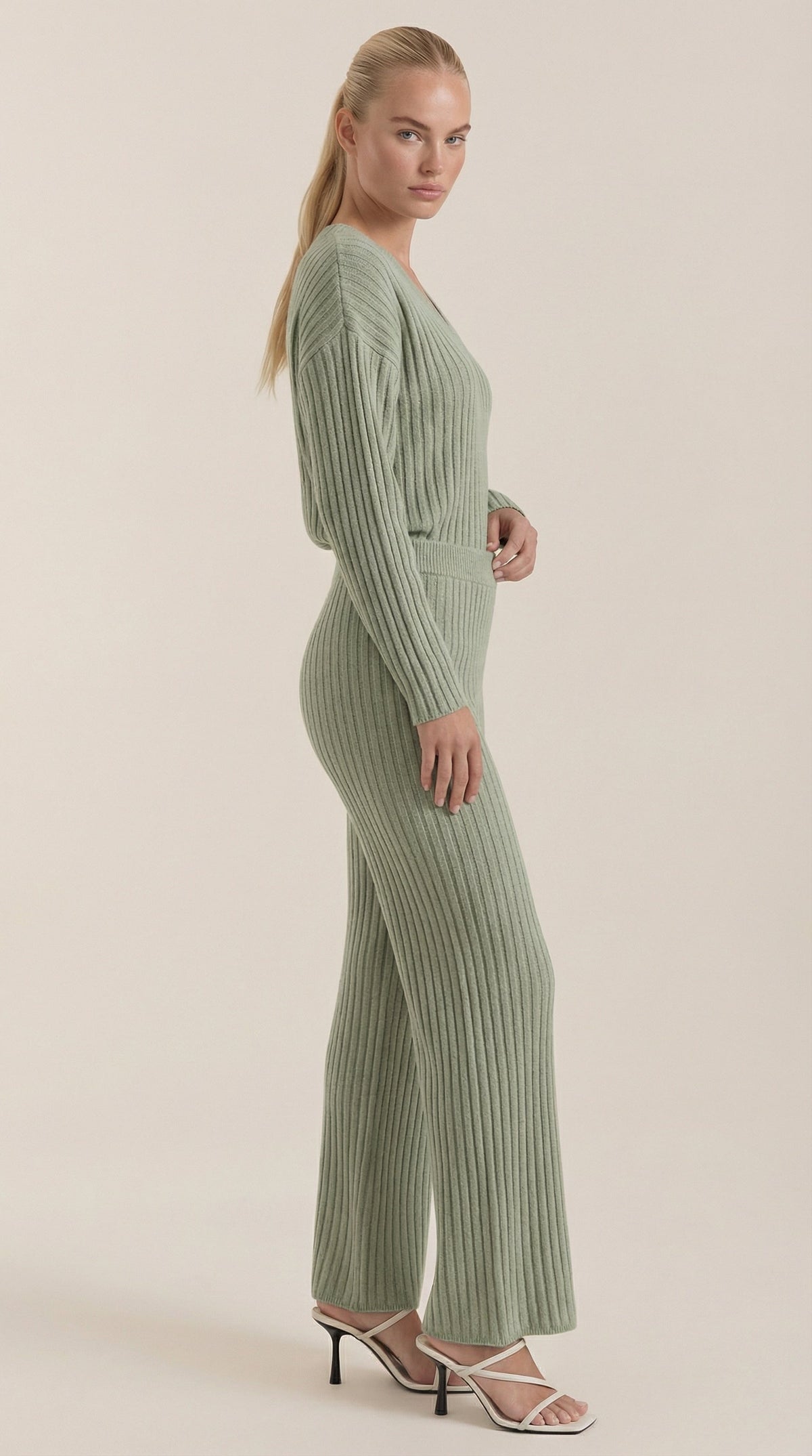 Bea | Conjunto de Punto Acanalado con Escote en V Mujer