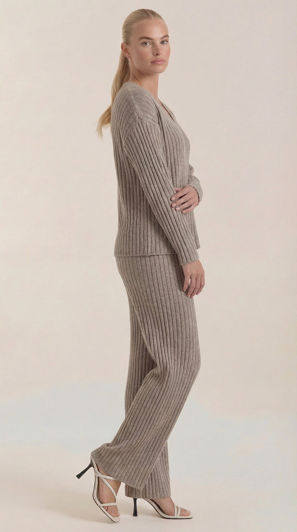 Bea | Conjunto de Punto Acanalado con Escote en V Mujer